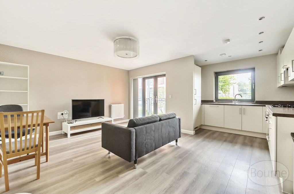Property photo 3 of 13 0723F052-0c0E-4Ca...