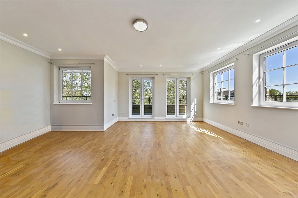 Property photo 2 of 14 Picture No. 17