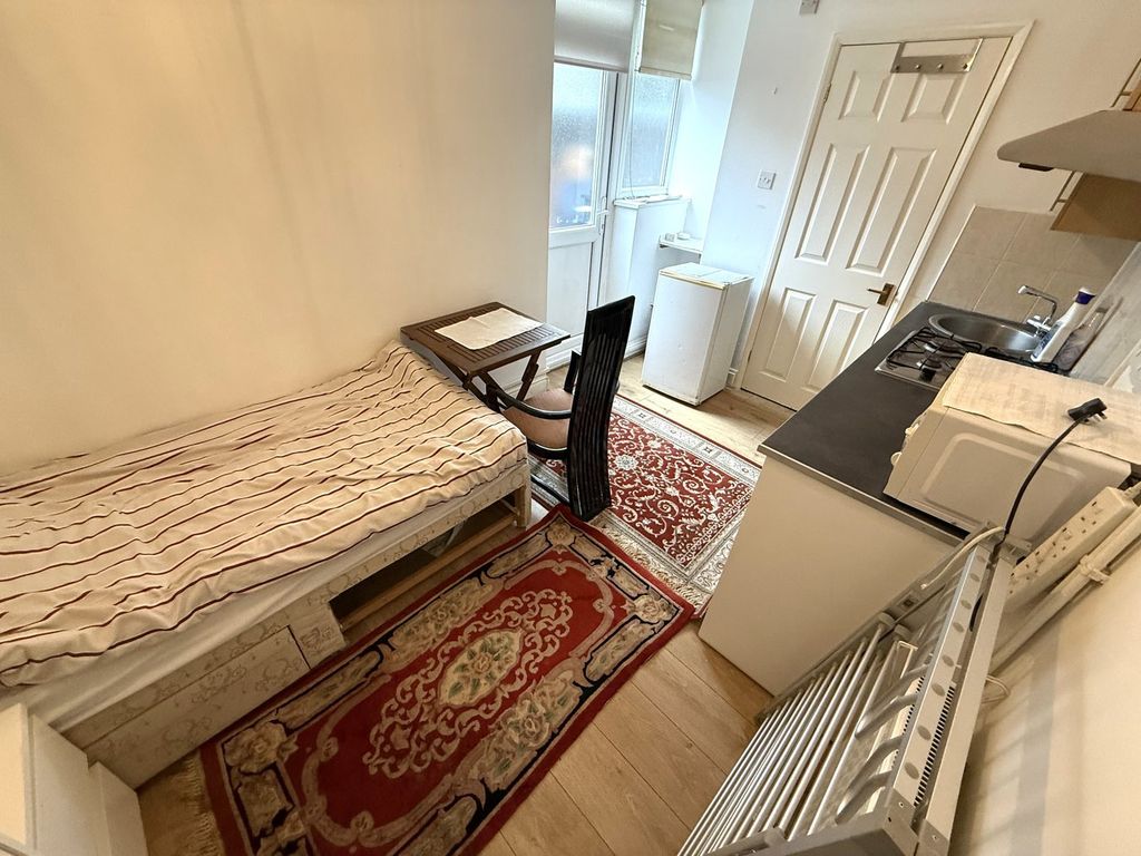 Property photo 2 of 7 Double Room &amp; Kitchen