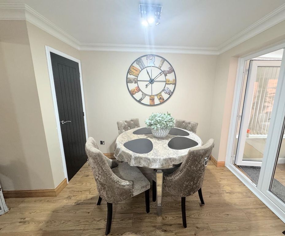 Property photo 3 of 14 Dining Kitchen