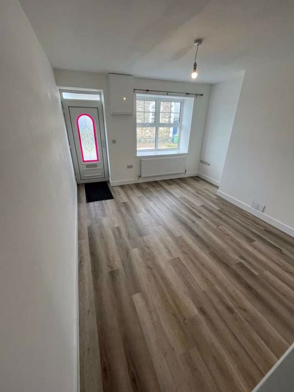 Property photo 3 of 15 Lounge