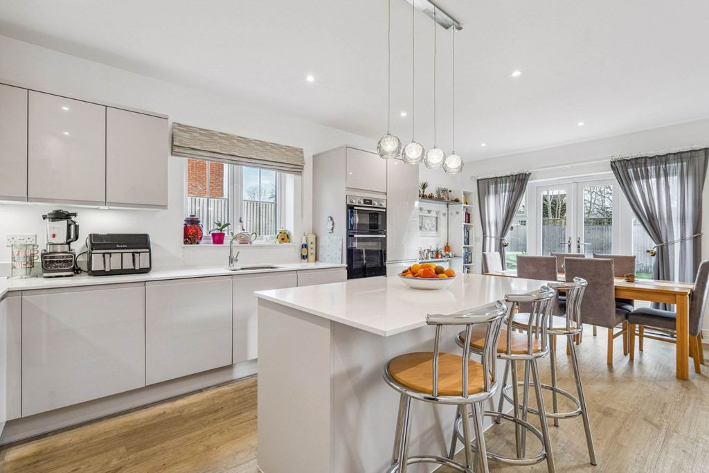 Property photo 3 of 31