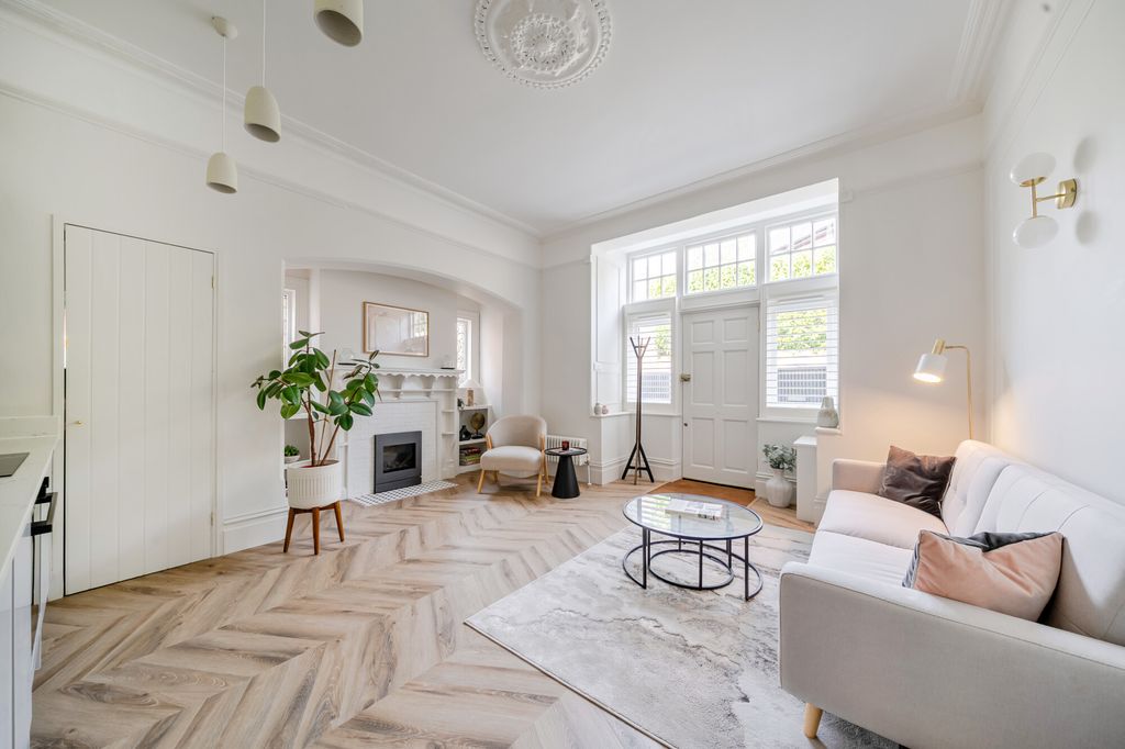 Property photo 3 of 8 Entrance / Sitting Room