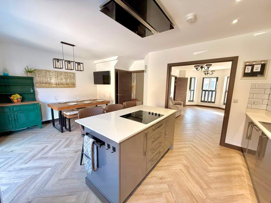 Property photo 2 of 31 Kitchen/Diner