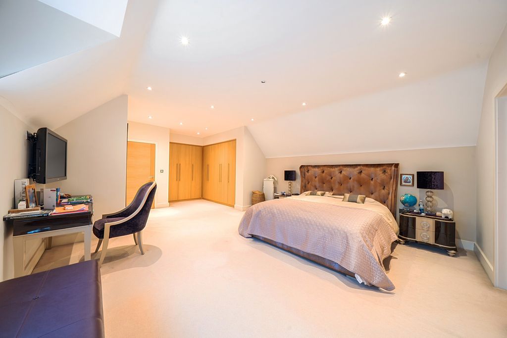 Additional image 8 of 4 bed terraced house for saleHigh Street, Pinner HA5