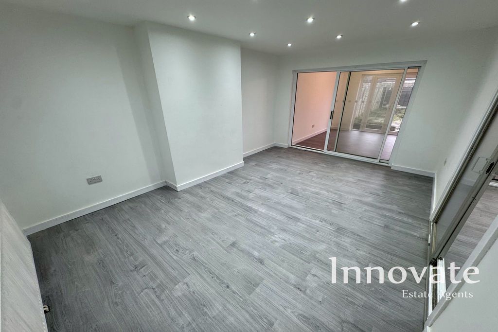 Property photo 2 of 20 Photo 6