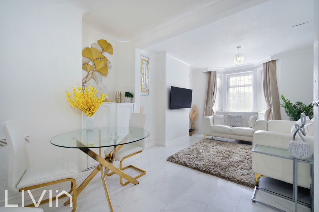 Property photo 2 of 10 Pawsons Road, 14 (12 From 18)-13