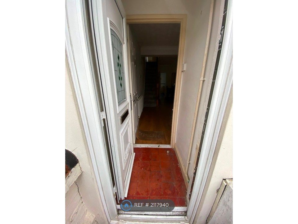 Property photo 2 of 10 Entrance