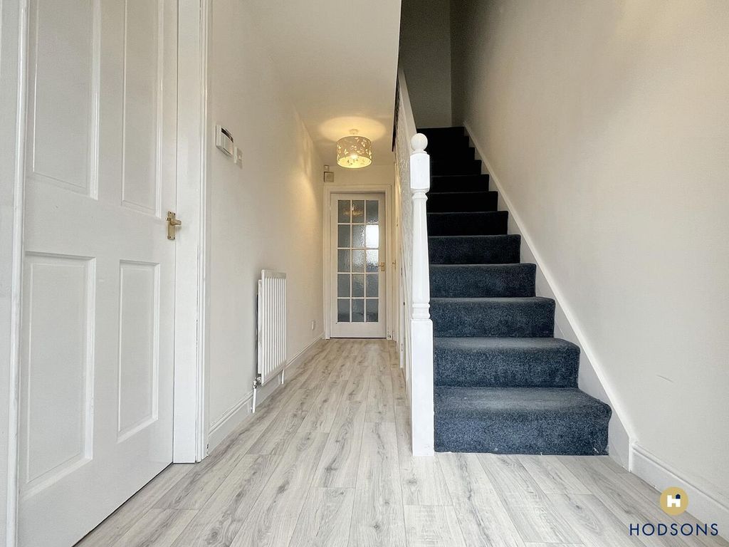 Property photo 2 of 18 Hallway