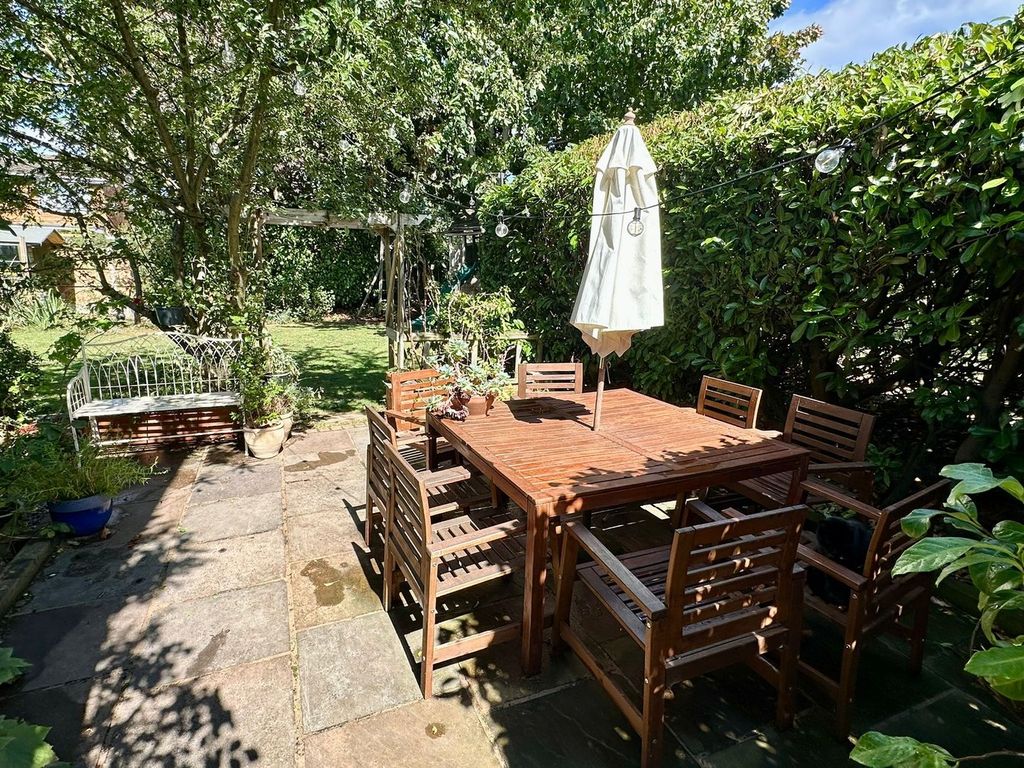 Property photo 2 of 20