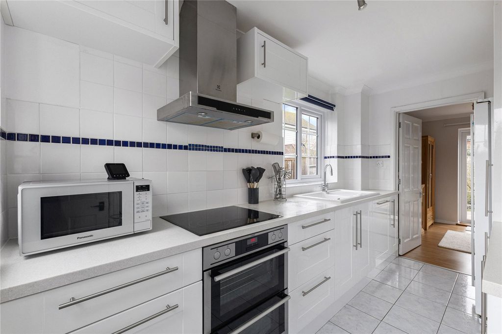 Property photo 3 of 12 Kitchen