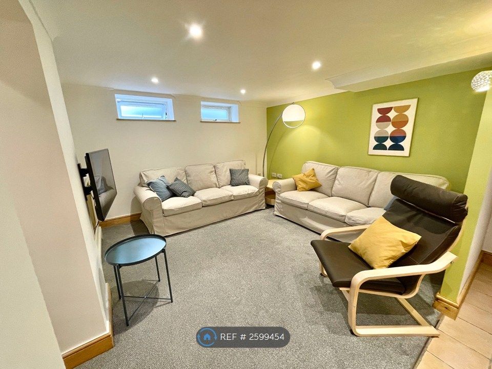 Property photo 1 of 12 Living Room
