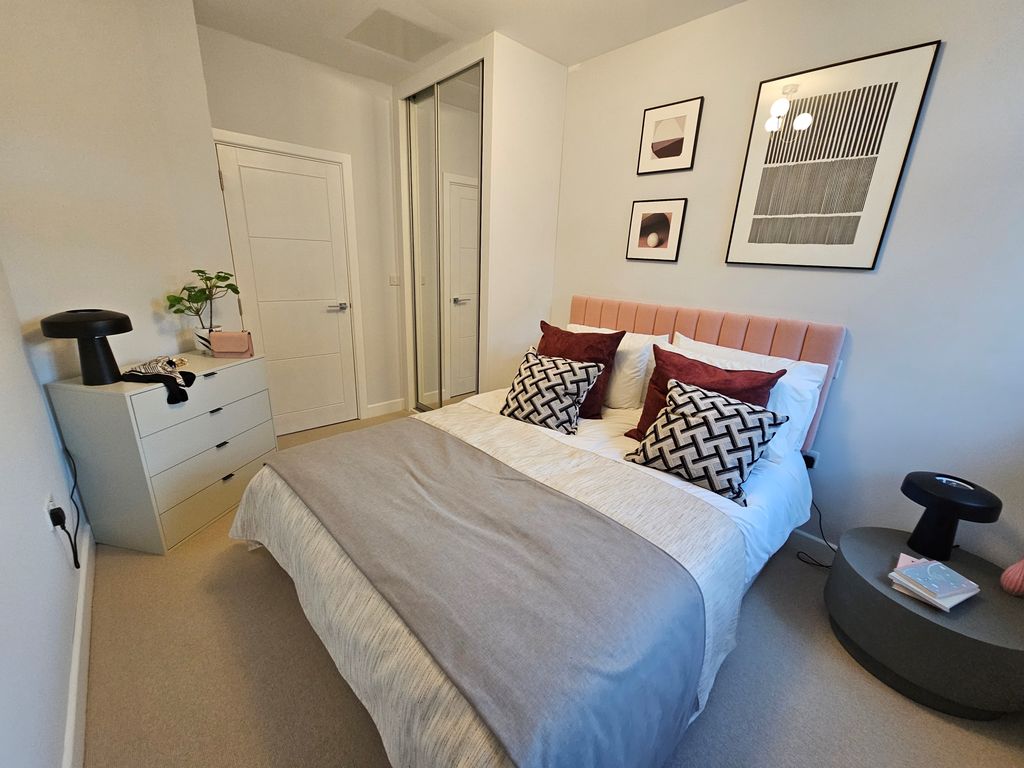 Property photo 1 of 6 Bedroom