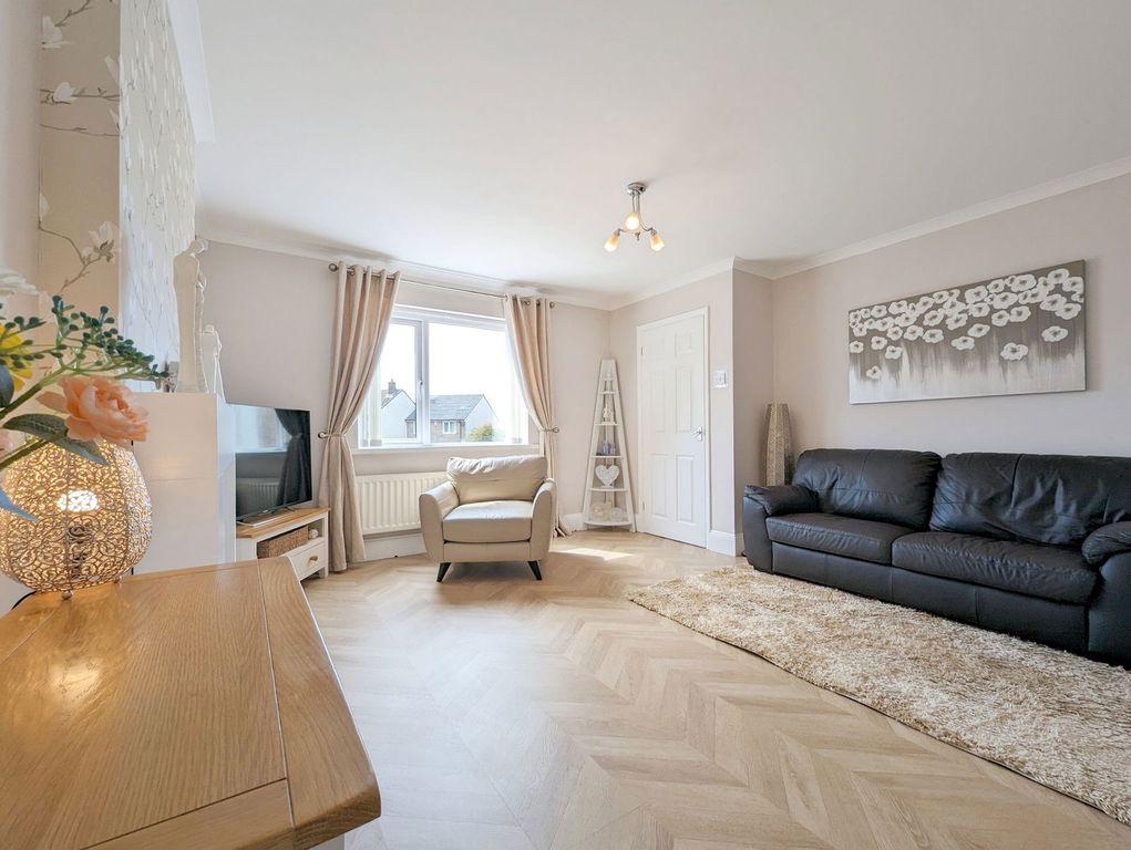 Property photo 2 of 32