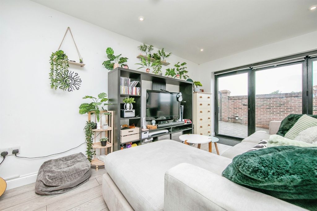 Property photo 2 of 21