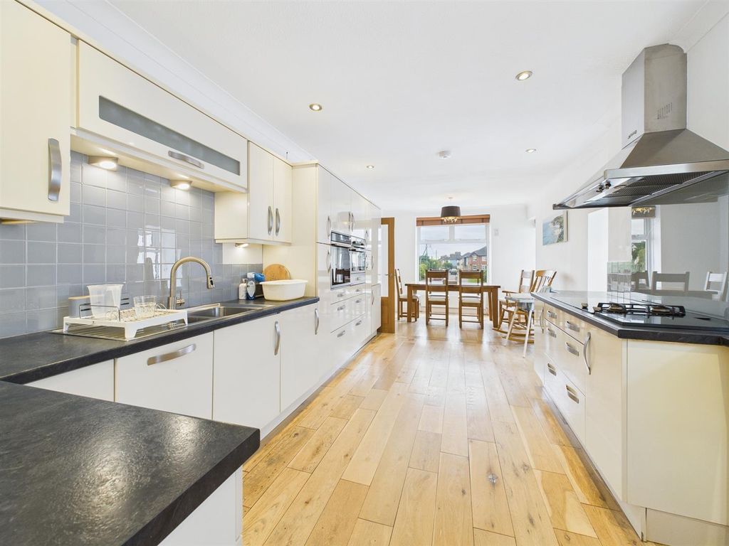 Property photo 3 of 13 Cam02742G0-Pr0067-Still003.Jpg