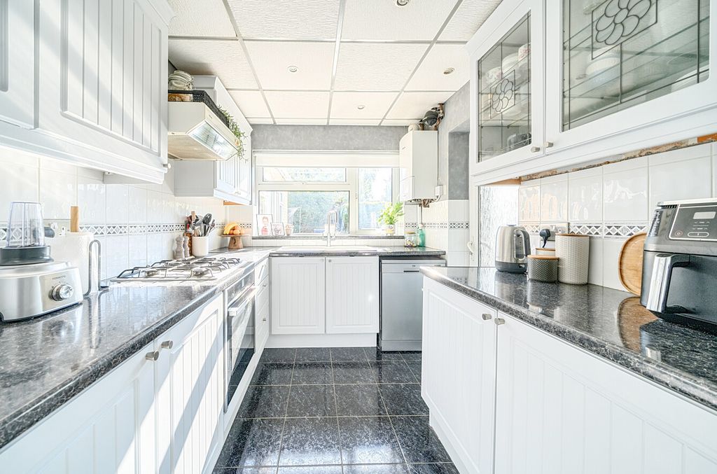 Property photo 3 of 21 1312595-10-6852Fd...