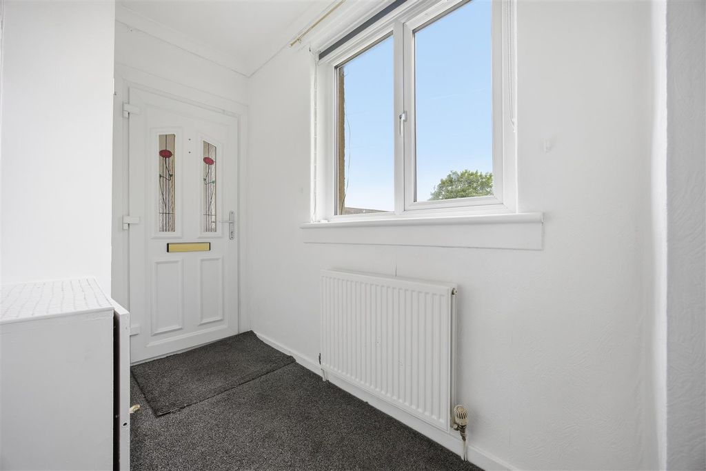 Property photo 3 of 9 52_Blackthorn_Ave_Lenzie_003.Jpg