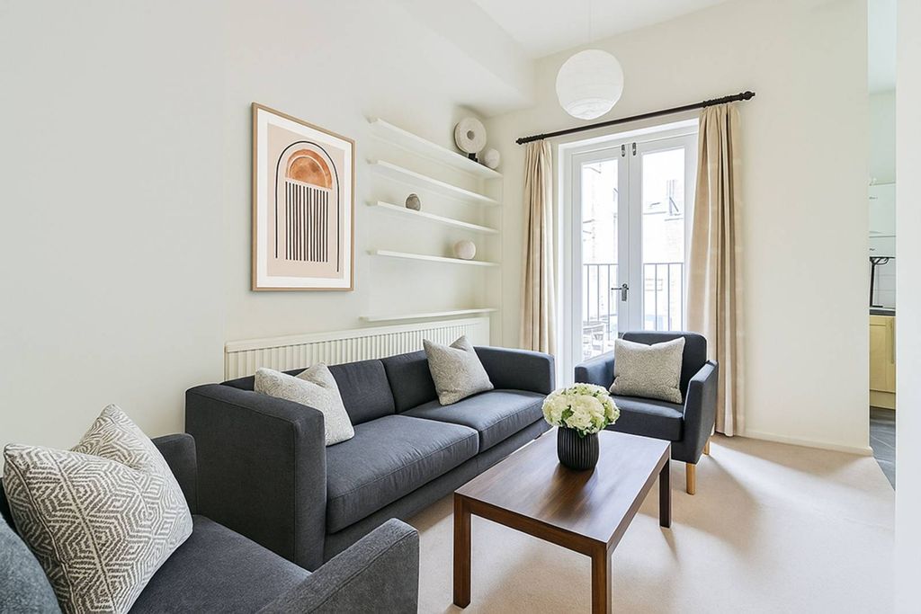 Property photo 2 of 8