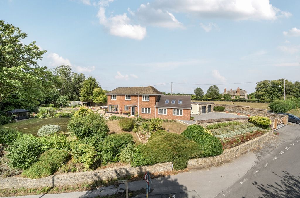 Property photo 1 of 25 13314348688A6B52E27c8Arw