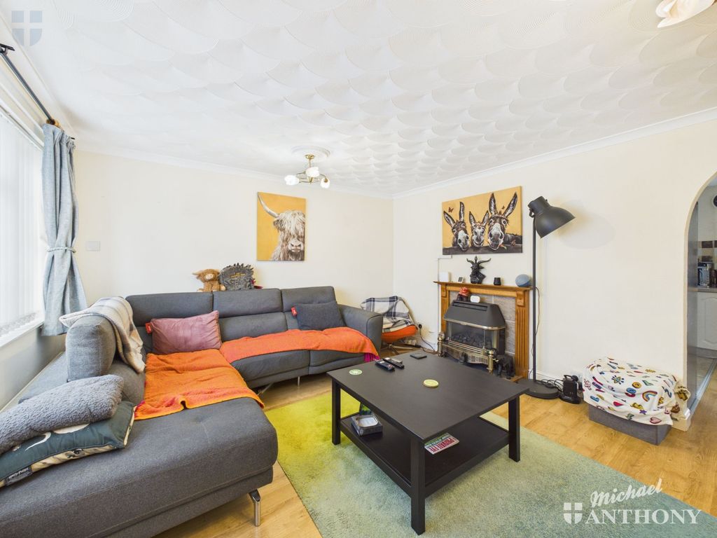 Property photo 2 of 18 Cam03852G0-Pr0580-Still017