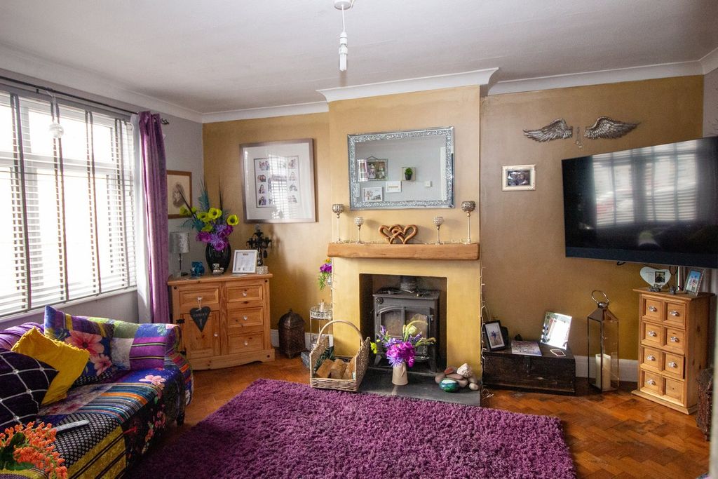 Property photo 3 of 18