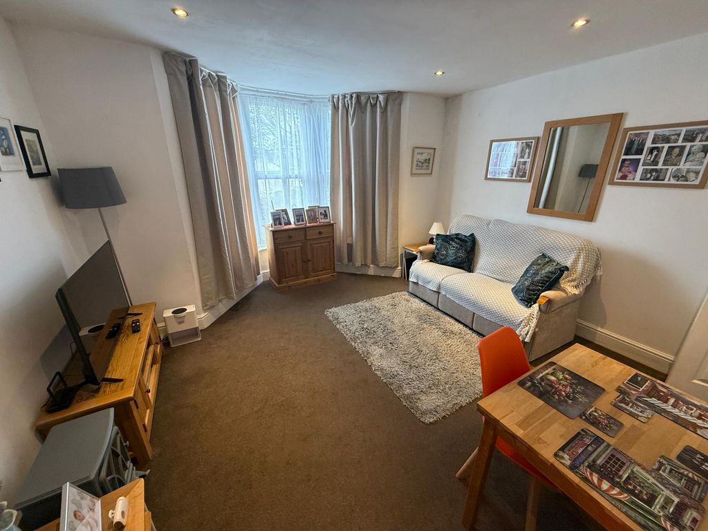 Property photo 2 of 25