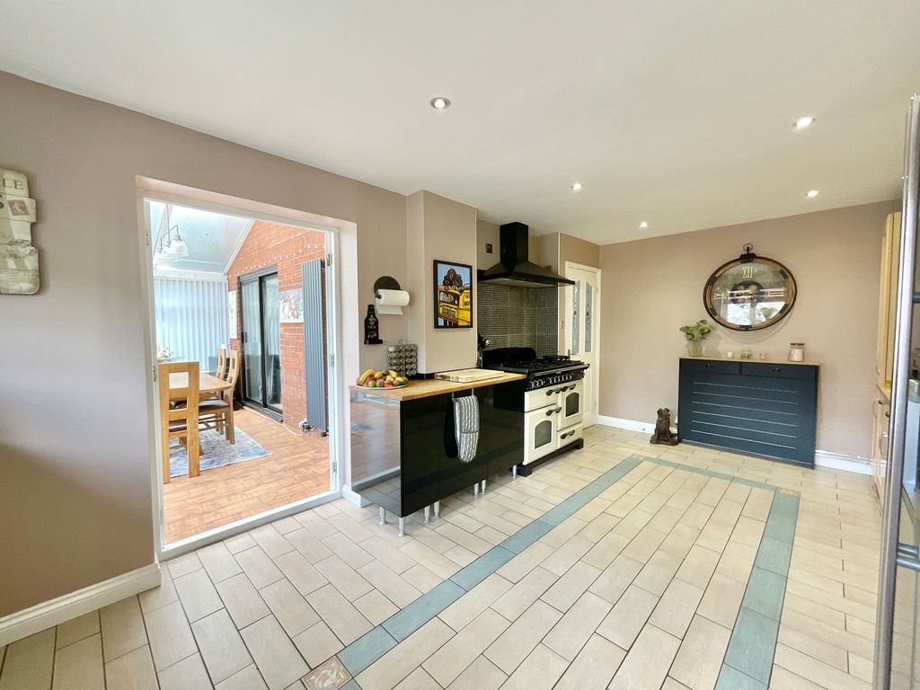 Property photo 3 of 28