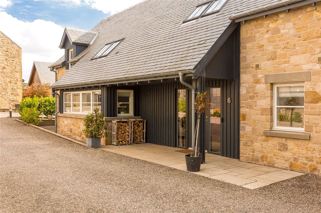 Property photo 2 of 32 Lawfield Steading