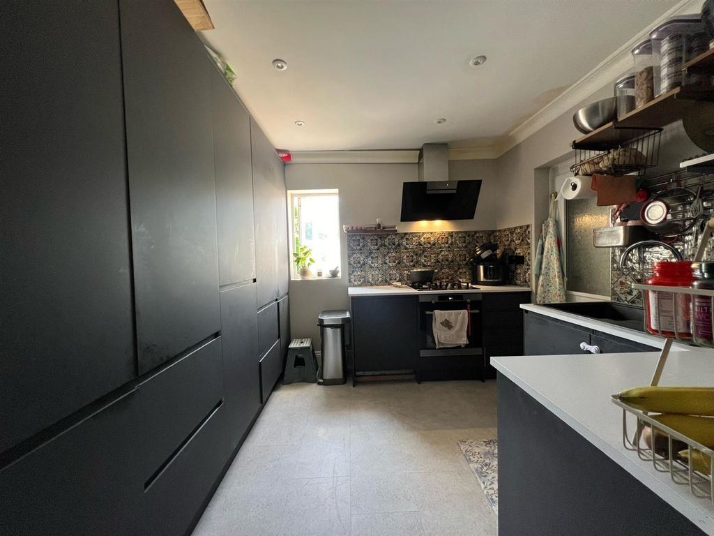 Property photo 3 of 16 Kitchen 2.Jpg