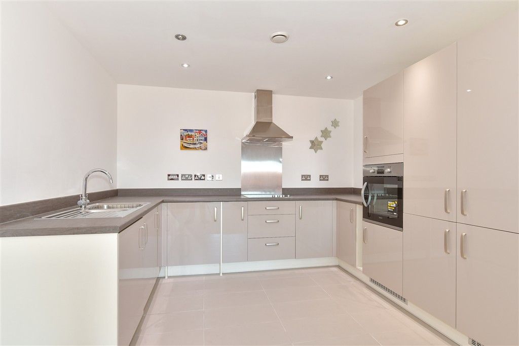 Property photo 3 of 4 Kitchen/Lounge/ Dining Area