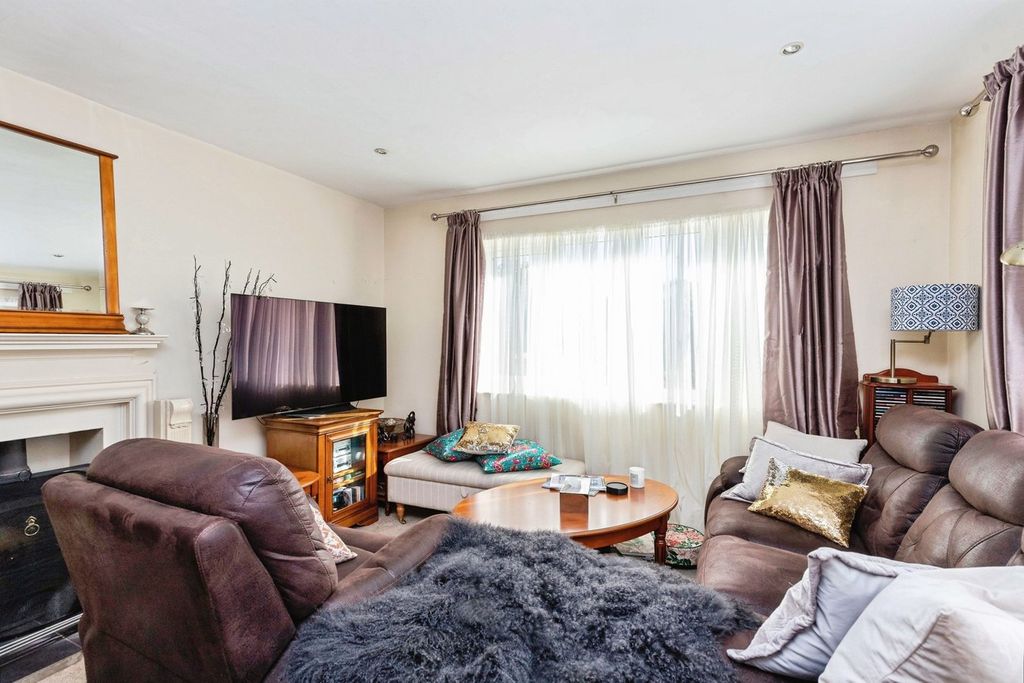 Property photo 2 of 16