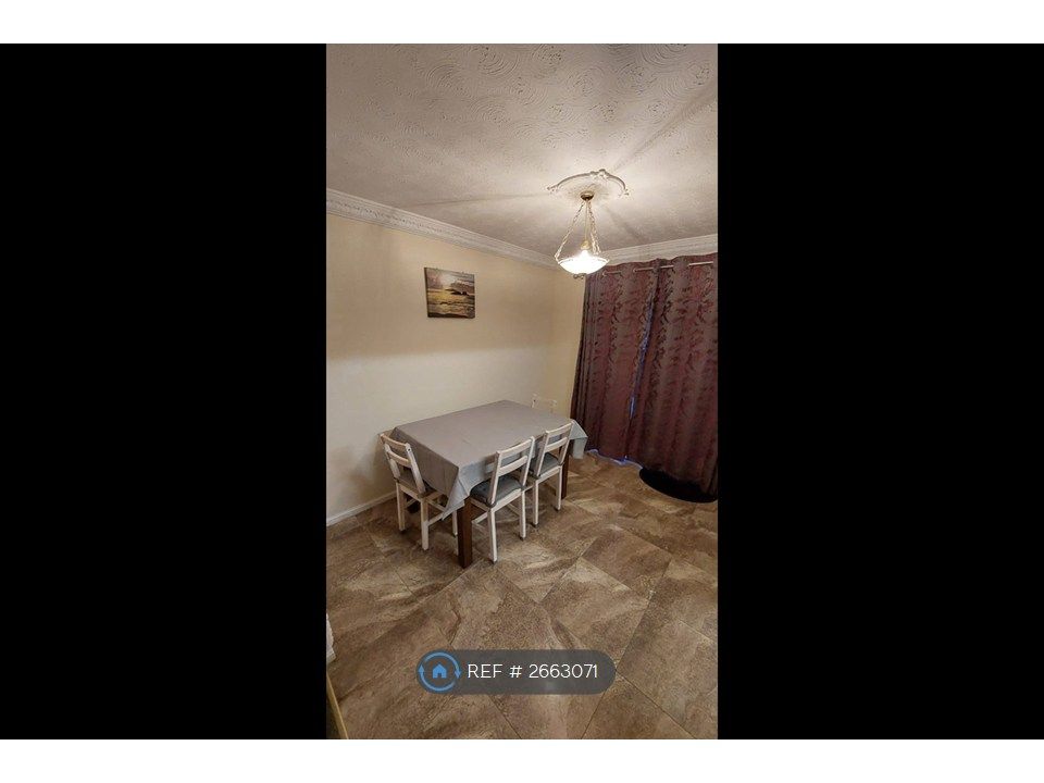 Property photo 3 of 14 Dining