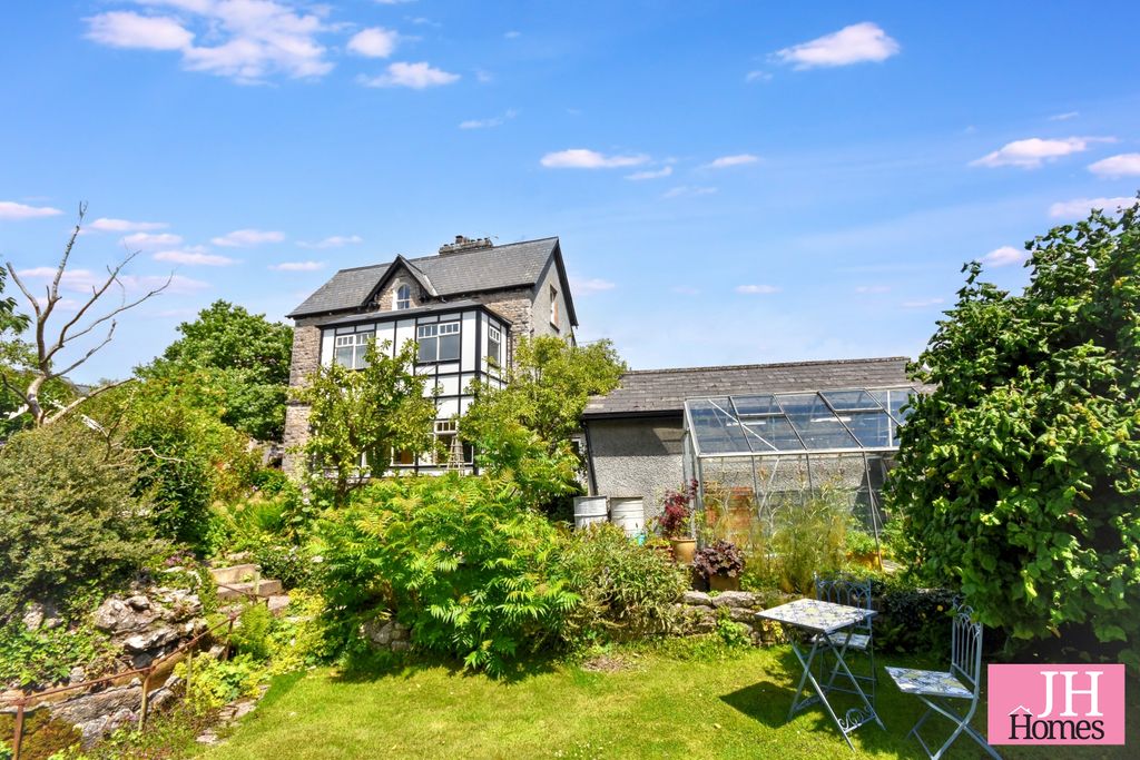 Property photo 1 of 30