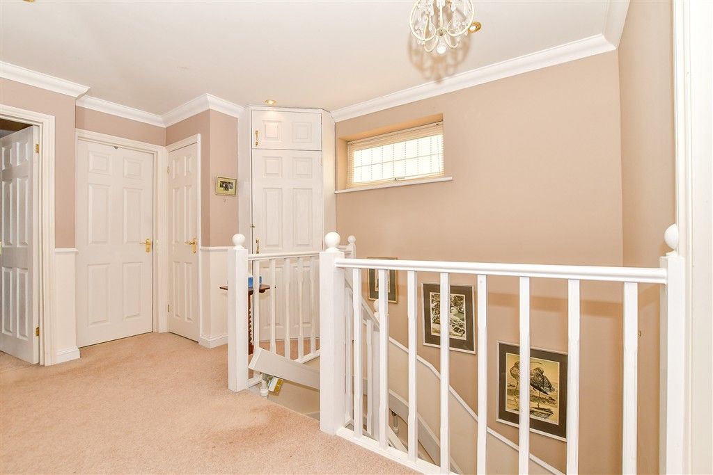 Property photo 1 of 16 Landing