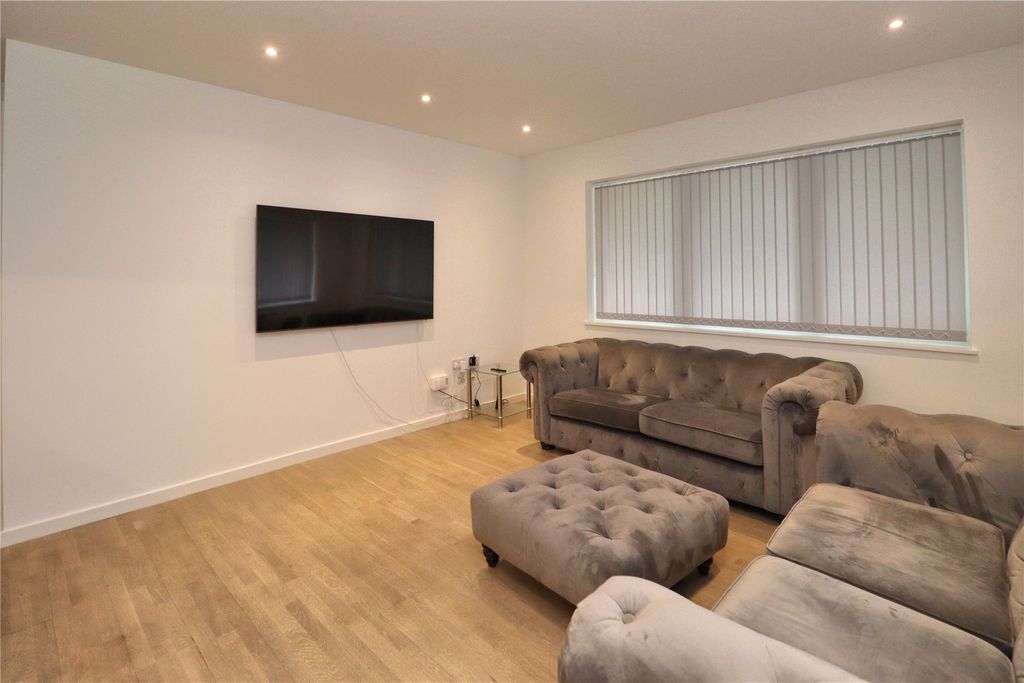 Property photo 3 of 9 Picture No. 25