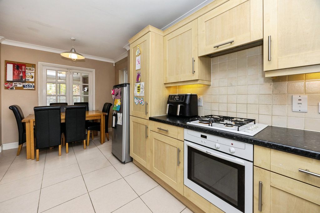 Property photo 2 of 23