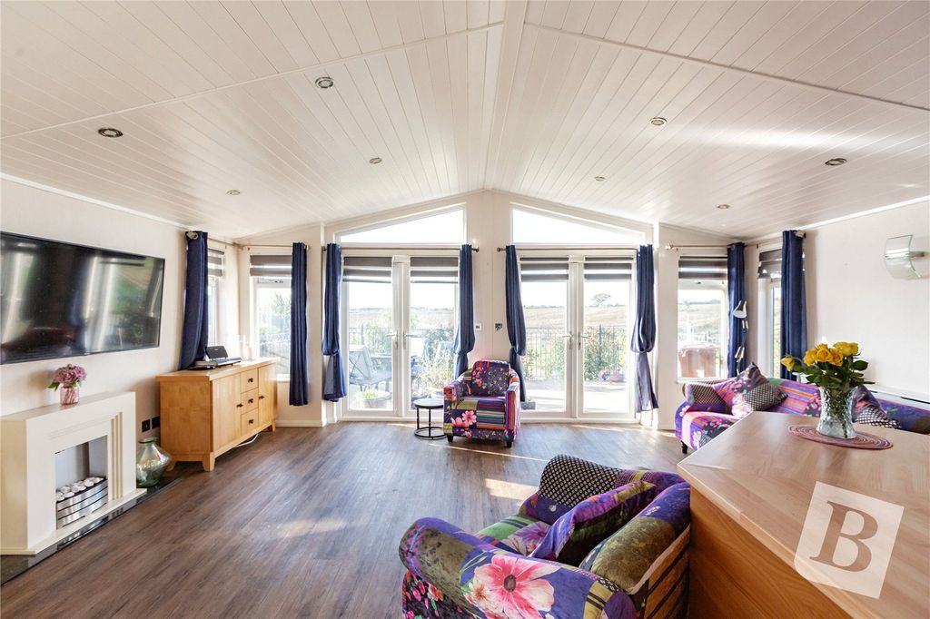 Property photo 1 of 18 Lounge/Kitchen