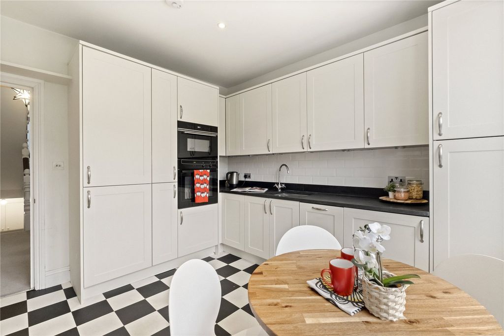 Property photo 2 of 18 Kitchen