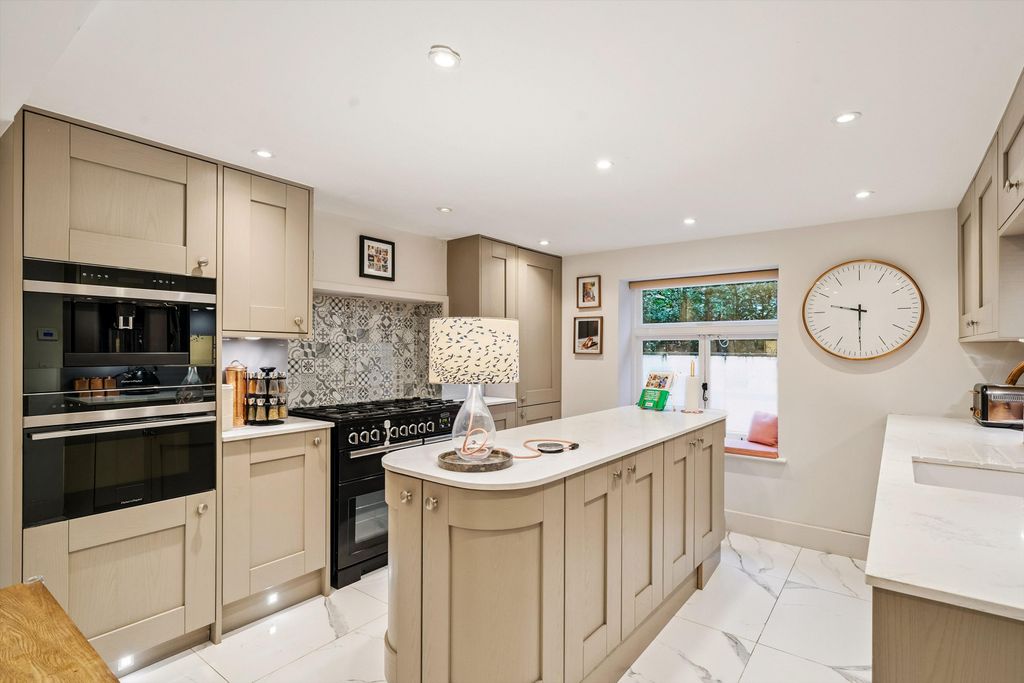 Property photo 1 of 19 Image