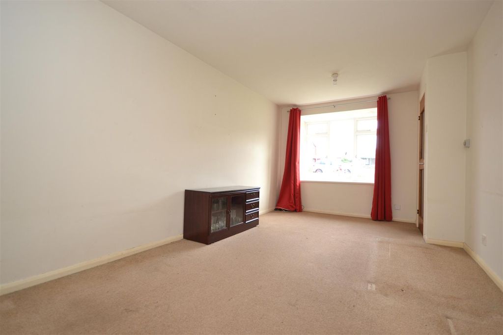 Property photo 2 of 11 Lounge