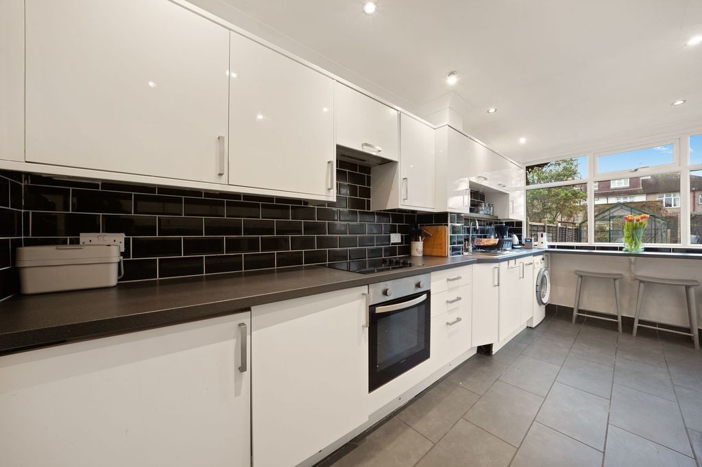 Property photo 3 of 22