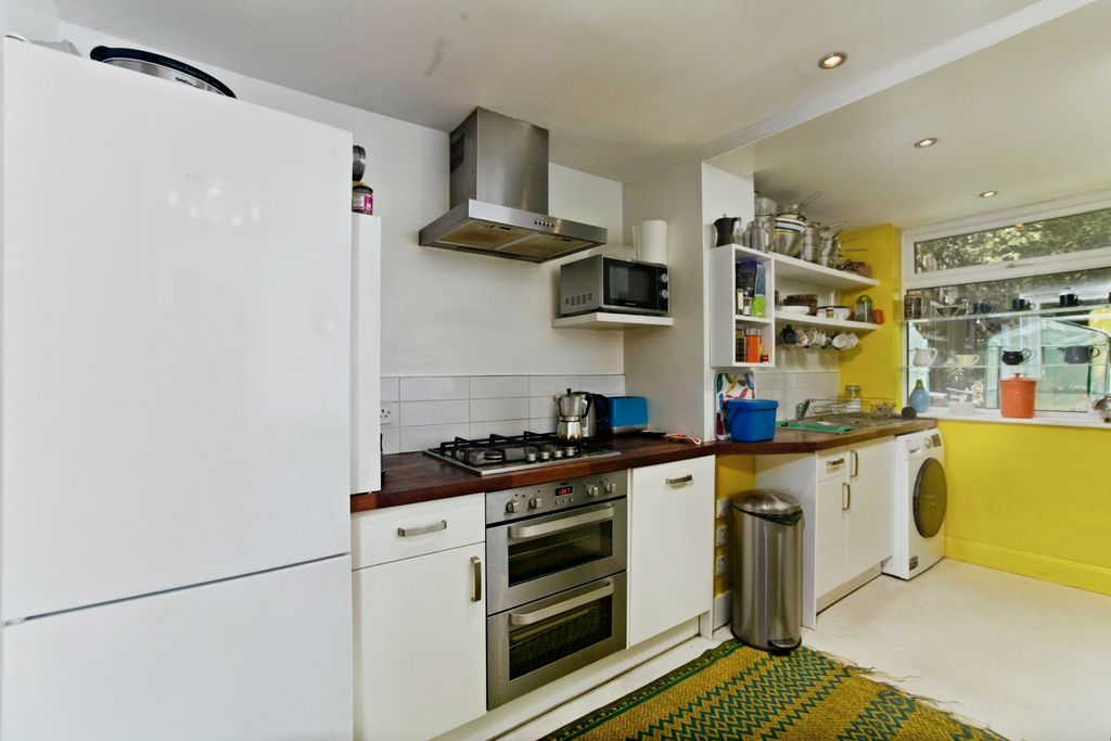 Property photo 2 of 16 Kitchen