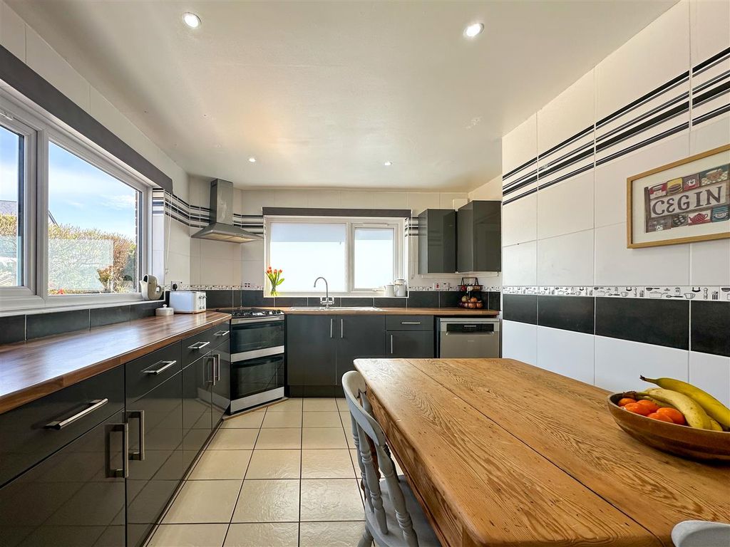 Property photo 3 of 24 Kitchen/Diner