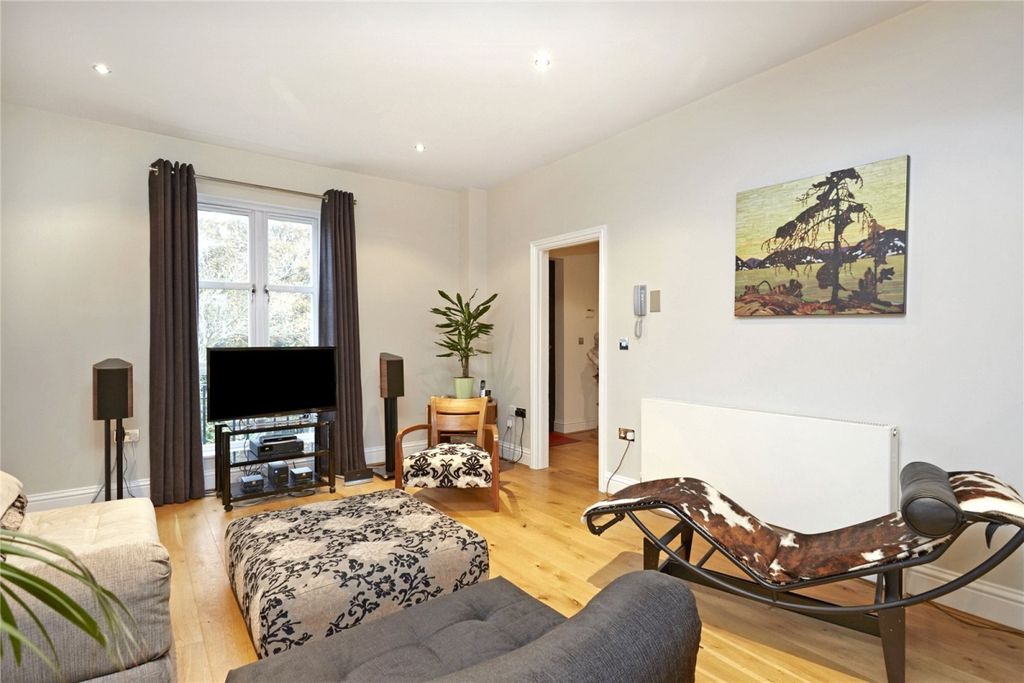 Property photo 3 of 6 Portsmouth Road