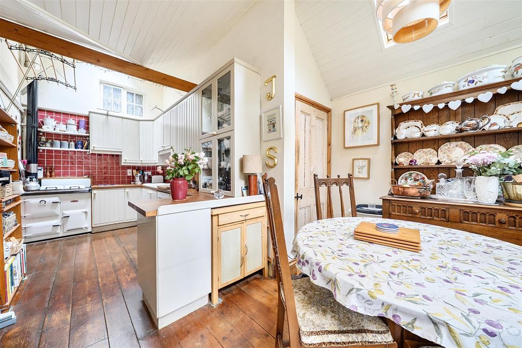 Property photo 2 of 19 2