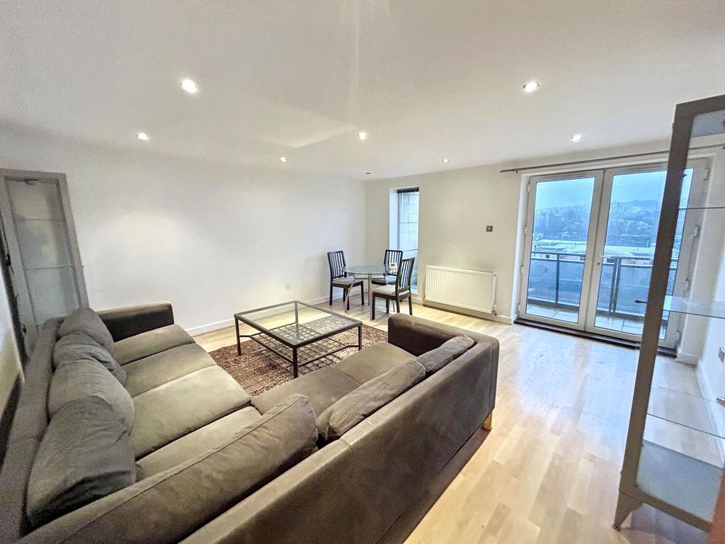 Property photo 2 of 8