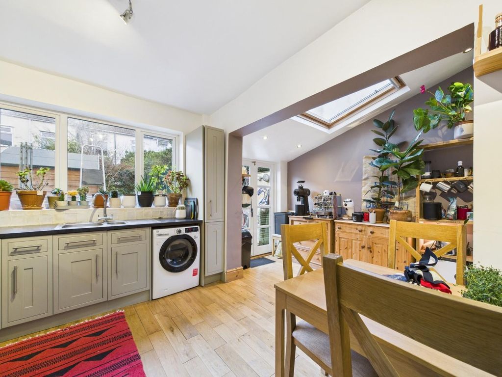 Property photo 2 of 37 Cam01576G0-Pr0330-Still013.Jpg