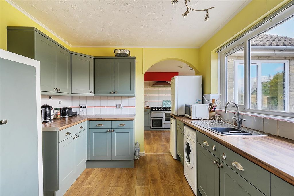 Property photo 3 of 14 Kitchen