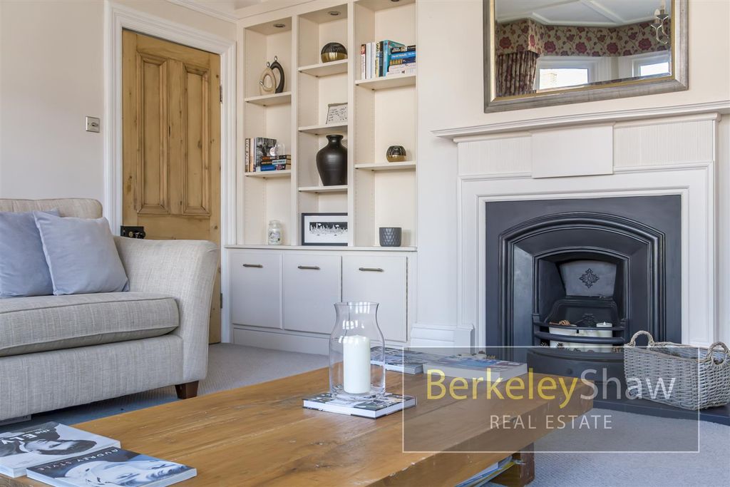 Property photo 3 of 35 Victoria Avenue